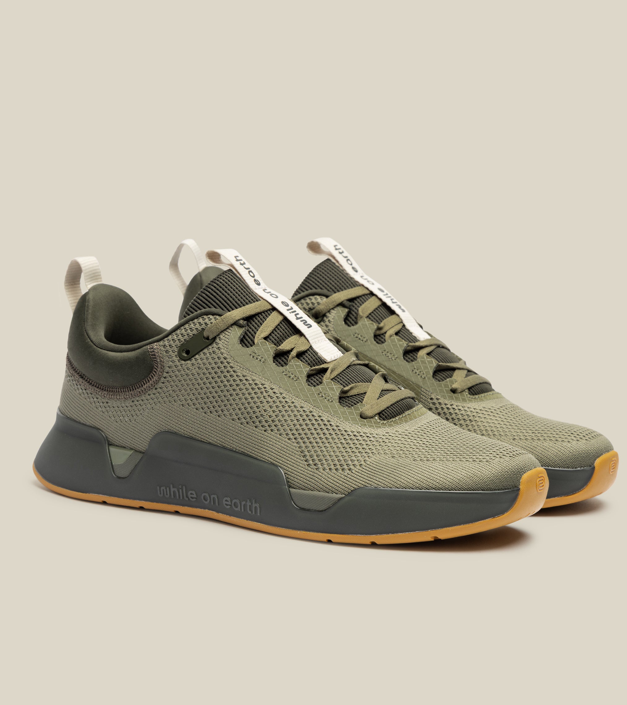 men's move trainer – While on Earth - Main Image