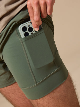men's hybrid short 7"
