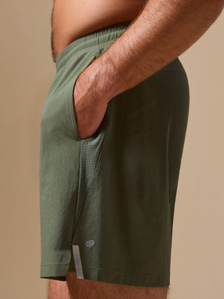 men's hybrid short 7"
