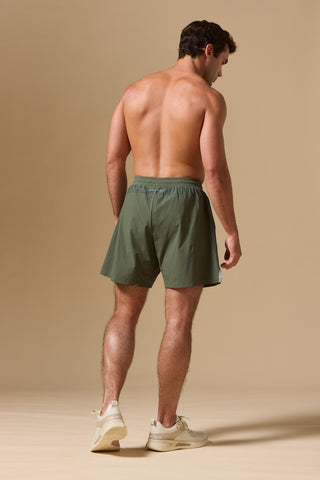 men's hybrid short 7"