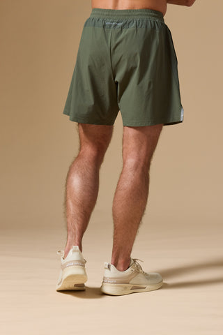 men's hybrid short 7"
